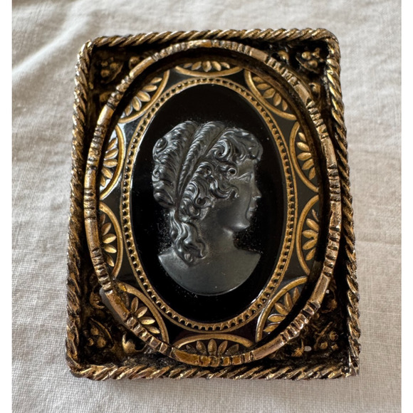 Vintage Black Cameo Woman Pin Brooch Pendant Square Gold Tone Carved Frame - Picture 1 of 5